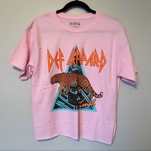 NWOT Def Leppard Cropped Band Tee